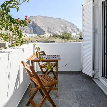 Daire Santorini Life Vibrant Only 50m From The Perissa (Santorini)