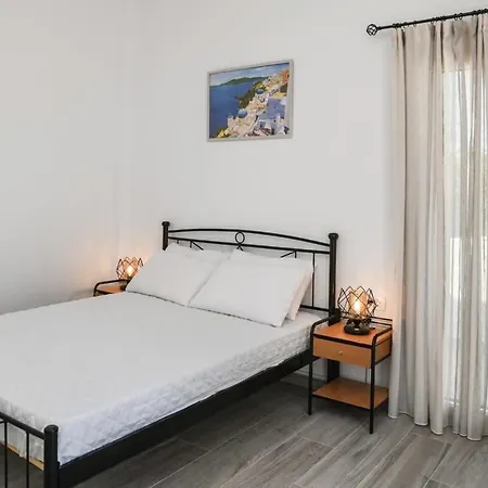 Santorini Life Vibrant Only 50m From The *