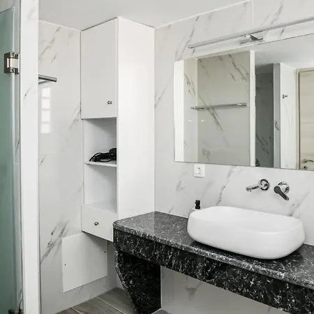 Apartment Santorini Life Vibrant Only 50m From The